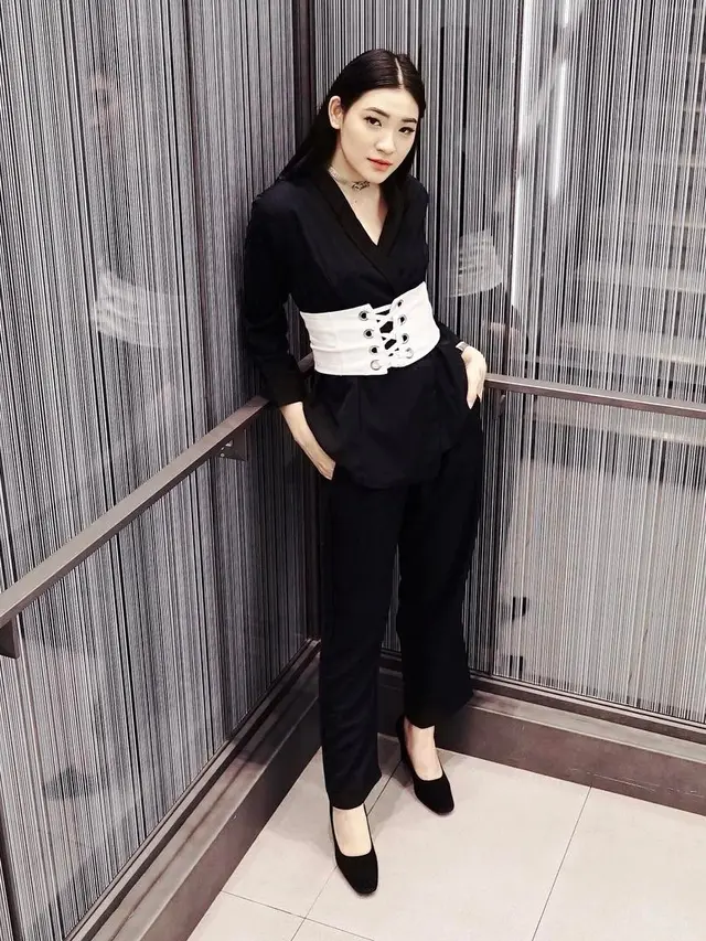 [Bintang] Kangen Shin Min Ah, Tampilan Influencer Indonesia Ini Sama Cantik