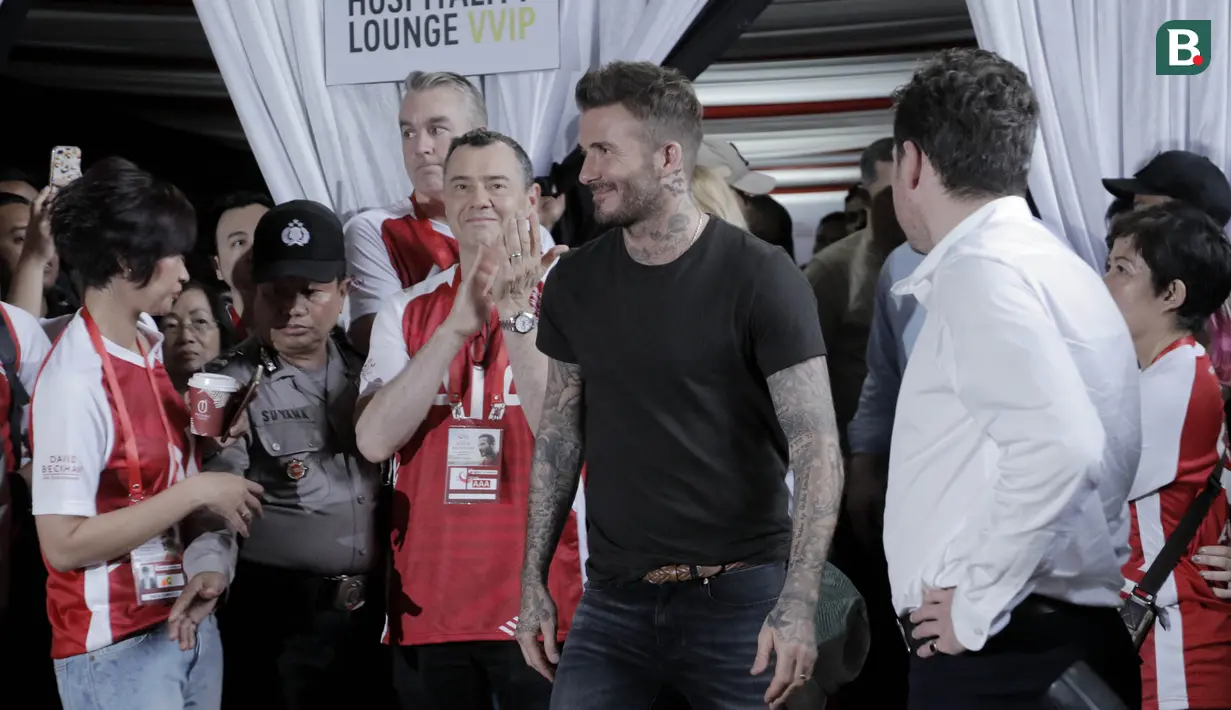Legenda sepak bola Inggris, David Beckham, tiba di Stadion Soemantri Brodjonegoro, Jakarta, Minggu (25/3/2018). David Beckham dan AIA membagikan 10.000 bola kepada akademi sepak bola di Indonesia. (Bola.com/M Iqbal Ichsan)