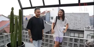 Jarang tersorot, berikut beberapa potret rumah Marcello Tahitoe alias Ello. Selama ini, vokalis Dewa 19 itu jarang memperlihatkan rumahnya. Penyanyi Roy Ricardo mendapatkan kesempatan melihat-lihat rumah Ello.  Berikut beberapa potretnya. [Youtube/KR TV]