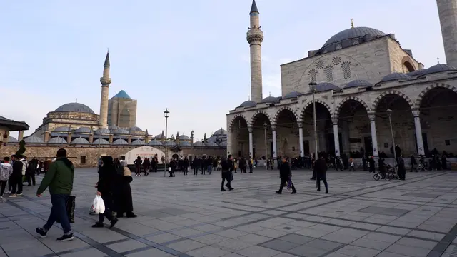 Kompleks masjid dan Museum Mevlana di Kota Konya, Turki. (Liputan6.com/Luqman Rimadi)