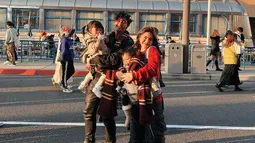 Melalui akun Instagram, Felicya Angelista membagikan momen liburan bersama keluarga di Jepang. Dalam unggahannya, ia beserta suami dan kedua anaknya terlihat mengunjungi Universal Studio. (Liputan6.com/IG/@felicyangelista_)