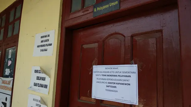 Kantor Kelurahan Jetis ditutup akibat Covid-19. (Foto: Liputan6.com/Hendro Ary Wibowo)