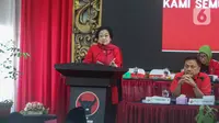 Ketua Umum PDIP Megawati Soekarnoputri menyampaikan pidato saat pengumuman nama calon kepala daerah dan calon wakil kepala daerah di DPP PDIP, Jakarta, Rabu (19/2/2020). Pengumuman 48 nama calon yang akan maju Pilkada 2020 ini masuk dalam gelombang pertama. (Liputan6.com/Faizal Fanani)