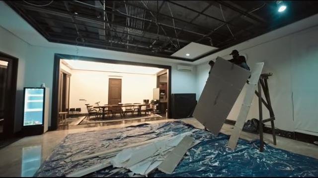 6 Potret Rumah Baru Atta Halilintar Terkena Banjir, Mobil Mewahnya Nyaris Terendam