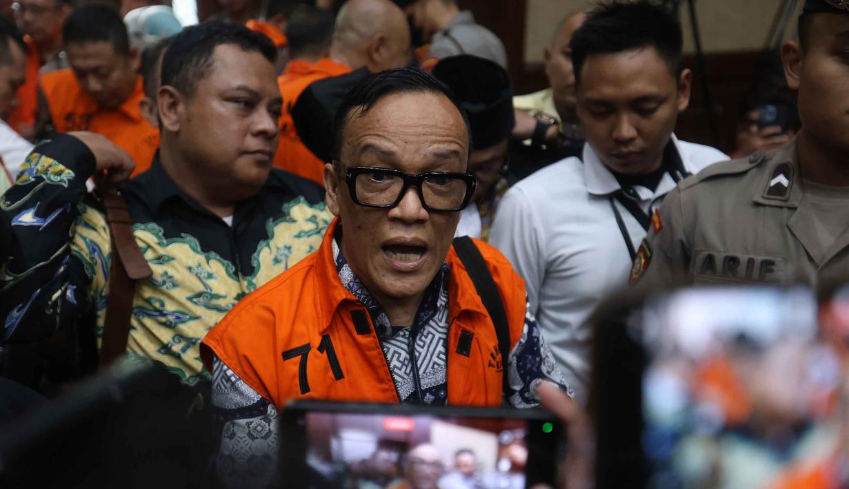 Sebagai tambahan, JPU KPK juga menghadirkan dua tersangka baru dalam kasus yang sama untuk memberikan kesaksian. Tampak dalam foto, bekas Wakil Menteri Ketenagakerjaan, Immanuel Ebenezer sesaat sebelum mengikuti sidang lanjutan dugaan kasus pemerasan dalam pengurusan sertifikat K3 dimulai di Pengadilan Tindak Pidana Korupsi (Tipikor) Jakarta, Senin (2/2/2026). (Kapanlagi.com/Budy Santoso)