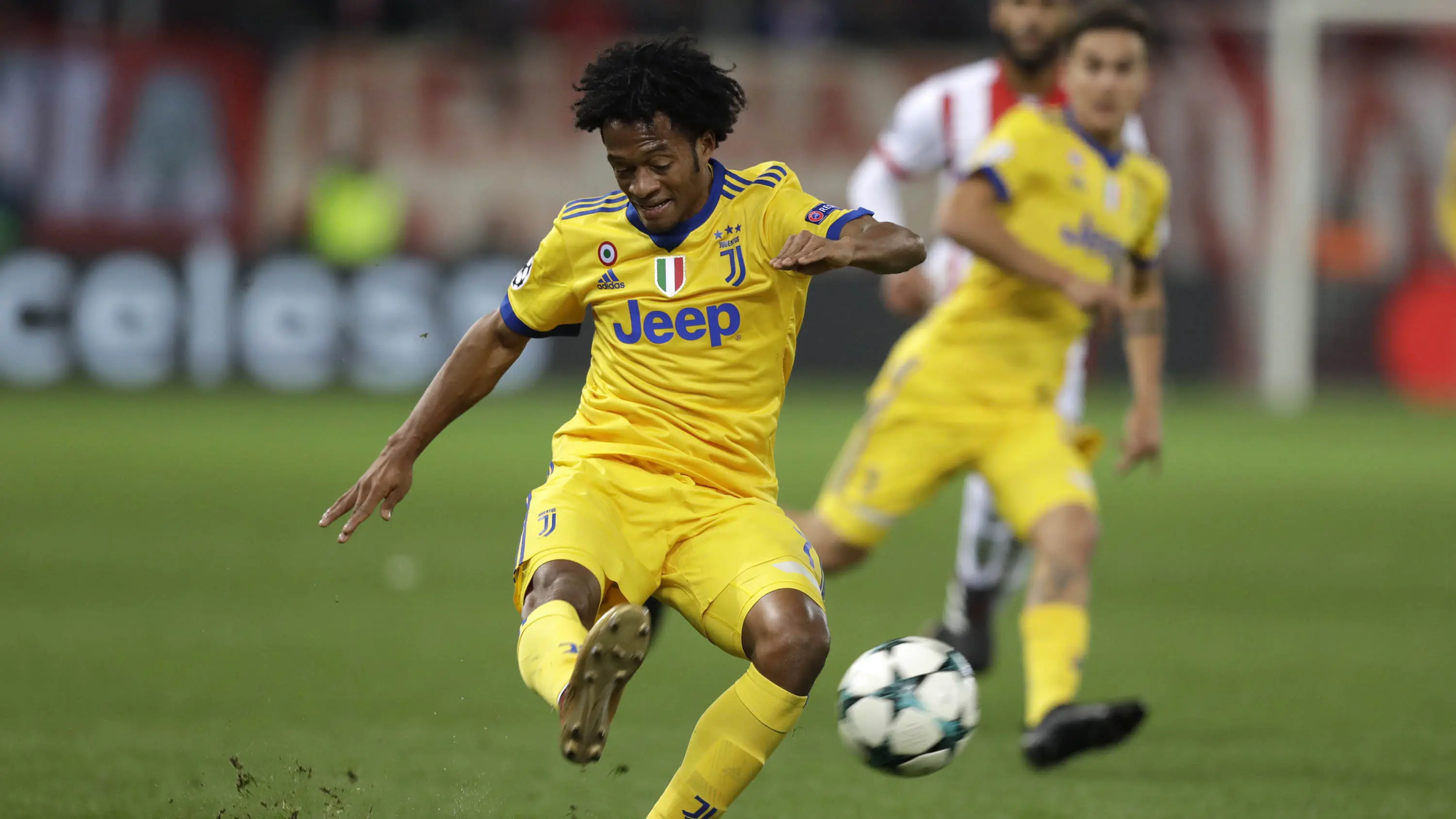 Juan Cuadrado masih cedera. (AP/Thanassis Stavrakis)