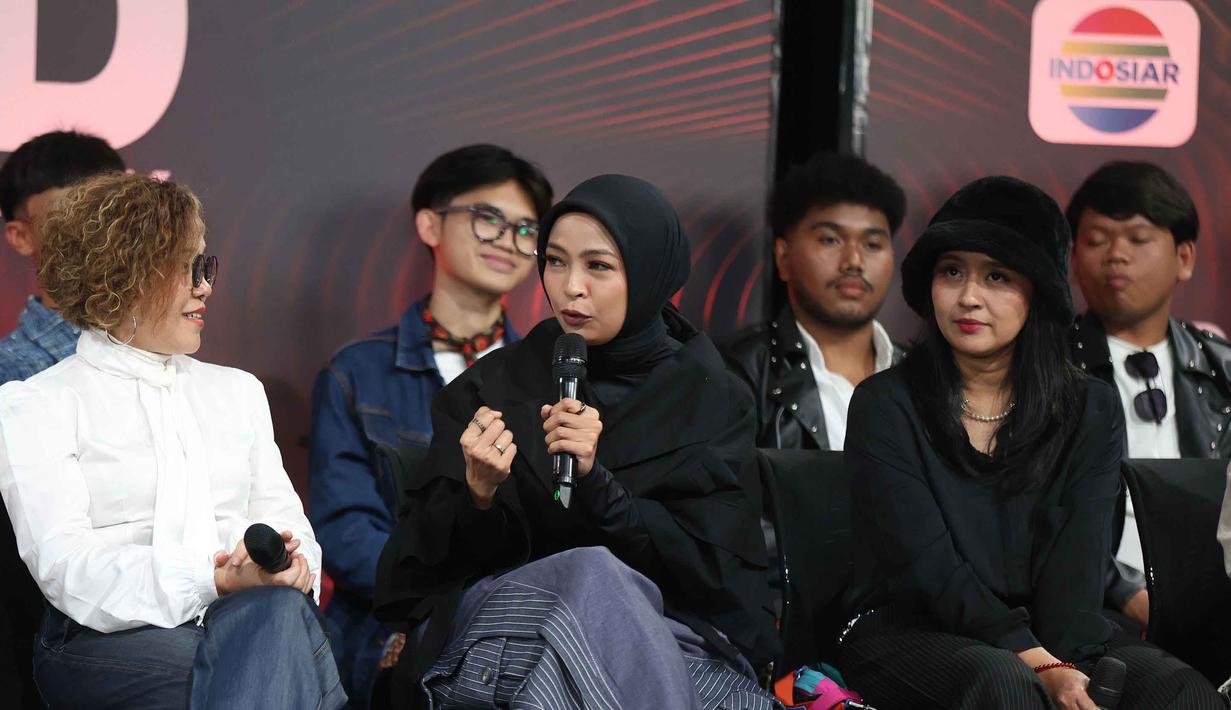 Melalui persiapan matang yang dilakukan selama 3-4 tahun, Indosiar siap menggairahkan kembali dunia anak band di Indonesia. Tampak dalam foto, Direktur Emtek Media, Harsiwi Achmad (kiri) bersama salah satu juri Band Academy, Tantri Kotak saat memberi keterangan di SCTV Tower, Jakarta, Kamis (2/4/2026). (Kapanlagi.com/Budy Santoso)
