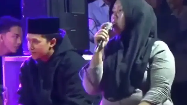 Mba Naila dan Mas Badol (Tangkap Layar YouTube Kiai Selo Bagus / Khazim Mahrur)