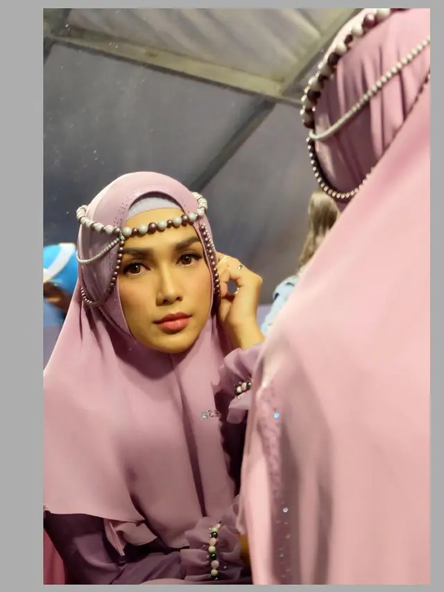 Potret Ussy Sulistiawaty Dalam Balutan Hijab (sumber: instagram/ussypratama)