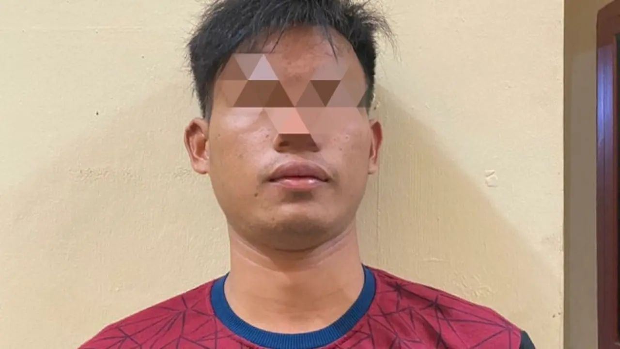 Tersangka video call seks yang ditangkap Polda Riau karena mengancam menyebar konton asusila di media sosial.