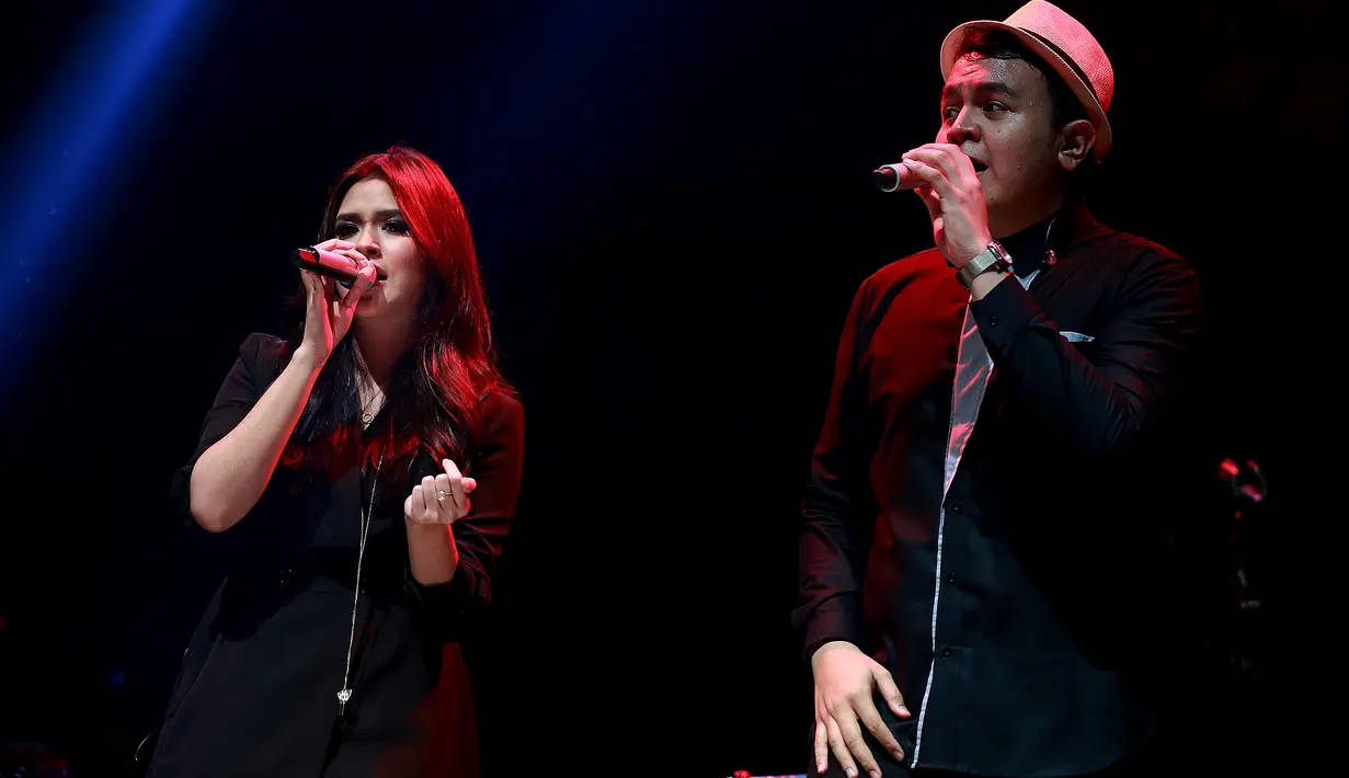 Biasa berduet di atas panggung, Raisa tak menutup kemungkinan untuk melakukan duet dalam single. Bahkan, penyanyi cantik berusia 25 tahun ini memastikan niatan tersebut dipastikan ada meski belum bisa diwujudkan sekarang ini. (Wimbarsana/Bintang.com)