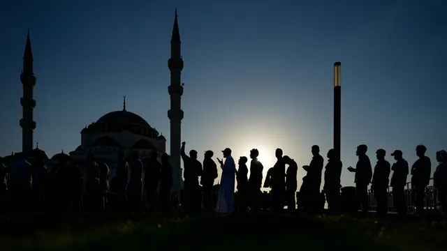 Menikmati Waktu Berbuka Puasa di Masjid Agung Sharjah, Salah Satu yang Terbesar di Uni Emirat Arab
