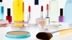  Lemari pendingin atau kulkas tidak lagi berfungsi sebagai tempat penyimpanan buah, sayuran, dan sisa makanan yang sayang jika dibuang begitu saja. Individu modern pun menyimpan semua produk kecantikan (make up) di kulkas, berdampingan dengan telur atau t