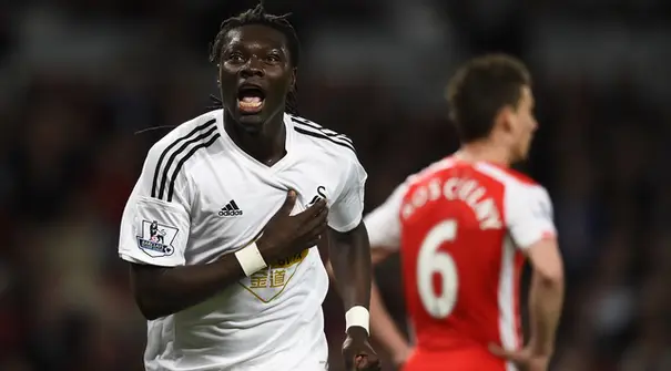 Arsenal gagal memetik poin kala bersua dengan Swansea City dalam lanjutan Liga Premier Inggris di Stadion Emirates, London, Inggris. Selasa (12/5) dini hari WIB. Arsenal harus takluk dari Swansea City 0-1 lewat gol tunggal Bafetimbi Gomis menit ke-85...