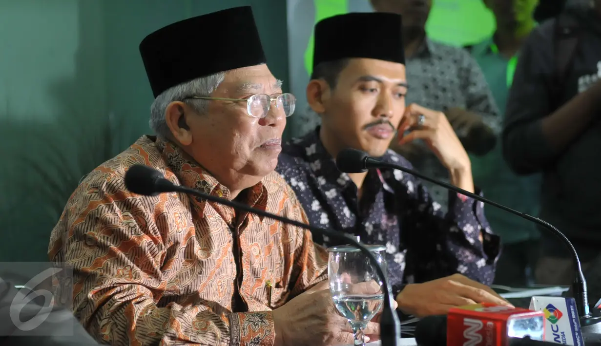 Ketua Umum MUI, Ma'ruf Amin saat memberi keterangan pers terkait fatwa tentang organisasi Gafatar di Kantor MUI, Jakarta, Rabu (3/2).  MUI secara resmi mengeluarkan fatwa tentang Gafatar  sebagai aliran sesat menyesatkan. (Liputan6.com/Faisal R Syam)