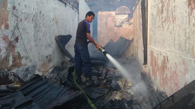 kebakaran terjadi di pemukiman padat penduduk di Kampung Gudang, Kelurahan Gudang, Kecamatan Bogor Tengah, Kota Bogor (Liputan6.com/Achmad Sudarno)