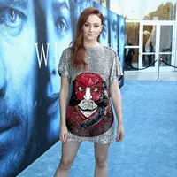 Pertunangan Joe dan Sophie terjadi setelah satu bulan keduanya mengadopsi seekor anjing yang diberi nama Porky Basquiat. Hewan ini kabarnya juga memiliki akun Instagram dengan pengikut berjumlah lebih dari 60.000. (AFP/Neilson Barnard)