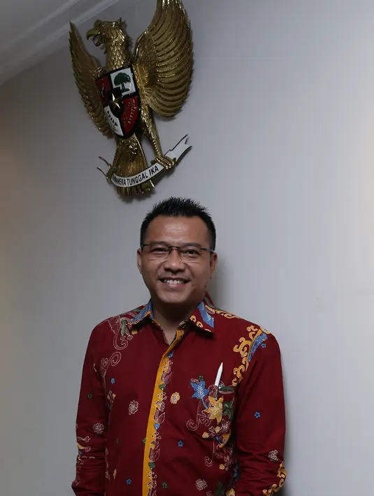 "Galaunya mereka disampaikan. Mereka gunakan hak sampaikan ini ke parlemen. Terimakasih mendapat masukan. Diterima salah satu pimpinan DPR," lanjut Anang. (Andy Masela/Bintang.com)