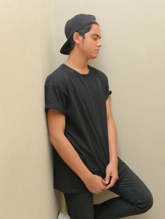 "Untuk saat ini sahur dirumah buka puasa diluar. Karena ada syuting callingan pagi paling sahur itu sekitar jam satu atau jam duaan pagi," terangnya. (Andy Masela/Bintang.com)