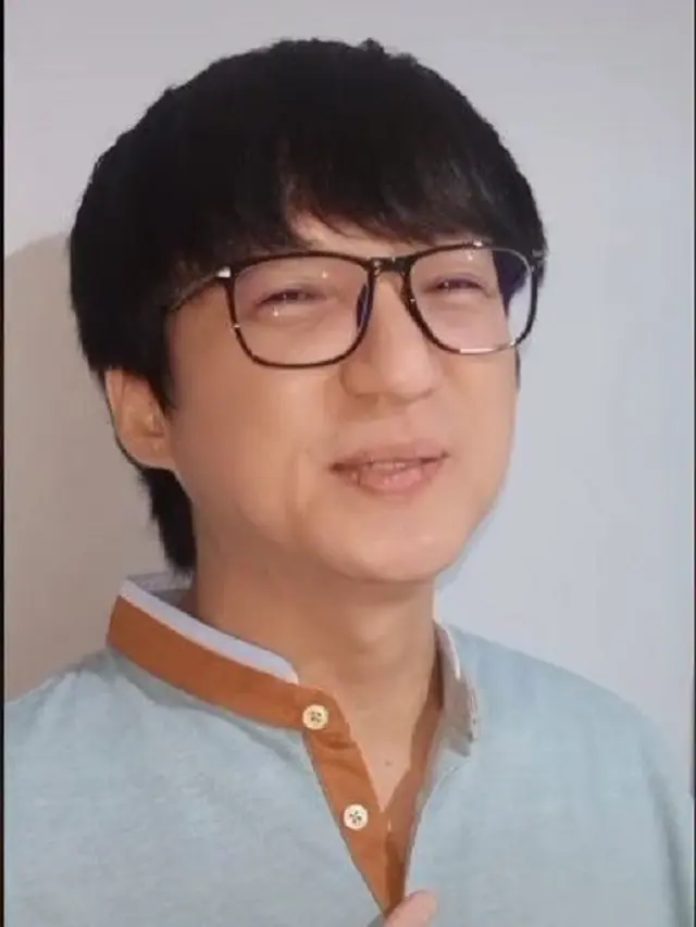 6 Potret Juna Ong, Konten Kreator yang Mirip Jackie Chan Muda