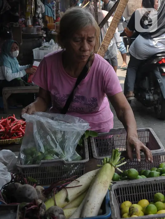 Hal ini dikarenakan dampak kenaikan harga bahan bakar minyak pada September 2022 kian berkurang. (merdeka.com/Imam Buhori)