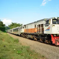 Sambut Hari Pahlawan, PT Kereta Api Indonesia membagikan 11 ribu tiket kereta api jarak jauh secara gratis untuk guru, nakes, dan veteran. (unsplash/haidan).