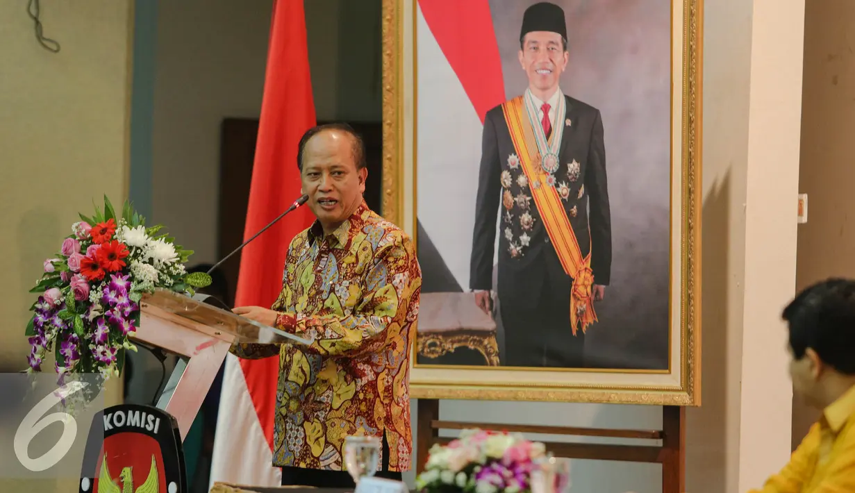 Mohammad Nasir memberikan kata sambutan saat menghadiri penandatangan nota kesepahaman di Kantor KPU, Jakarta, Kamis (30/7/2015). Penandatangan terkait kerjasama verifikasi ijazah dalam rangka Pilkada serentak. (Liputan6.com/Faizal Fanani)