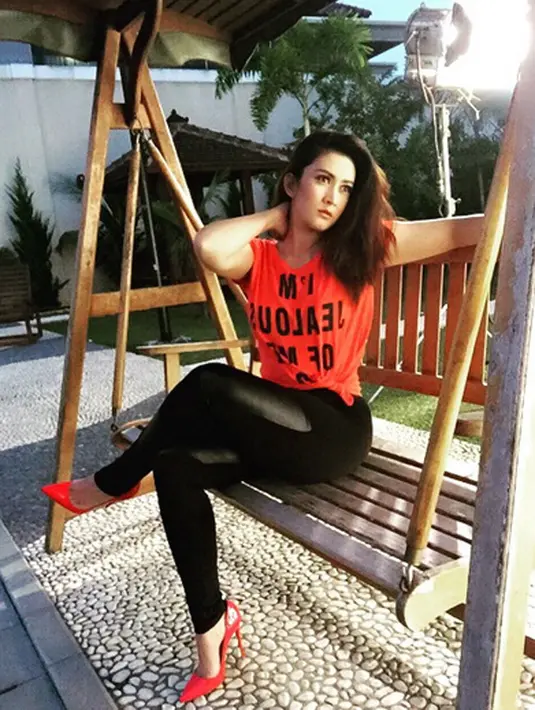 Sandy mengegaskan, bahwa kliennya mengaku sudah tidak serumah, dan tidak cocok. Bahkan, sang suami juga bersedia berpisah secara baik-baik. Terkait pengasuhan anak akan diasuh bersama-sama. Sandy juga membantah adanya orang ketiga. (Instagram/nafaurbach)