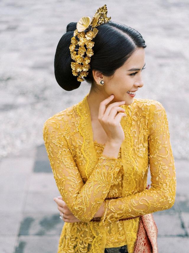 Tampil Berkebaya, Ini 7 Potret Maudy Ayunda Jadi Jubir KTT G20 yang Tuai Pujian