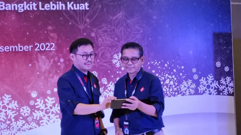 SVP Consumer Sales Operation Telkomsel Gilang Prasetya dan VP Network Assitance, Security, and Operations Center Telkomsel Galumbang Pasaribu. (Liputan6.com/ Agustinus Mario Damar)