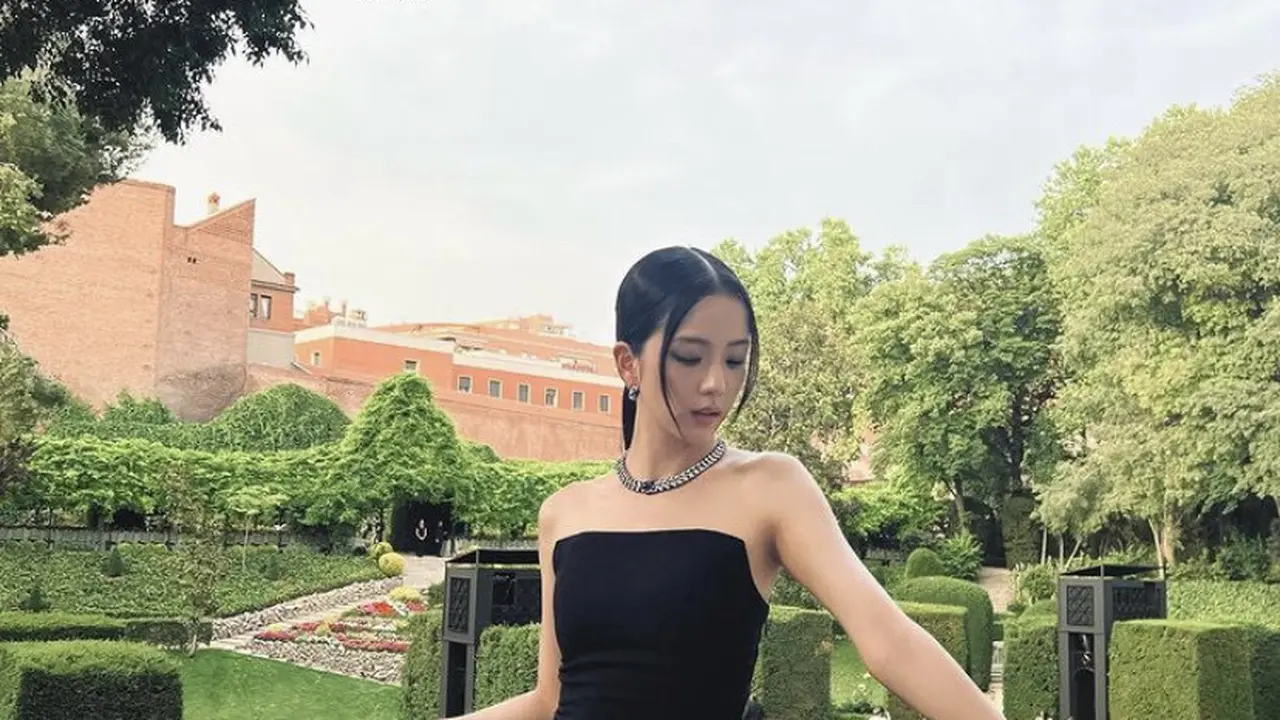 Potret Jisoo Blackpink Bak Dewi di Gala Cartier 2022 Spanyol