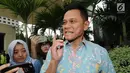 Presiden Komisaris PT Mugi Rekso Abadi (MRA) Soetikno Soedarjo beri keterangan usai menjalani pemeriksaan di Gedung KPK, Jakarta, Kamis (12/4). Soetikno diperiksa sebagai saksi kasus suap pengadaan mesin pesawat Garuda Indonesia. (Merdeka.com/Dwi Narwoko)