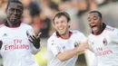 Selebrasi khas gelandang AC Milan asal Sierra Leone Rodney Strasser (kiri) seusai menjebol gawang Cagliari dalam lanjutan Serie A yang berlangsung di St.Elia Stadium, 6 Januari 2011. Milan unggul 1-0. AFP PHOTO / Tiziana Fabi 