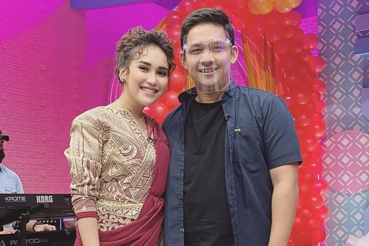 Potret Renaldi Mantan Pacar Pertama Ayu Ting Ting