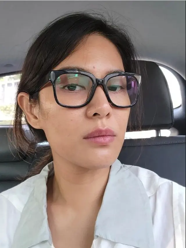 7 Pesona Dian Sastrowardoyo Tanpa Makeup, Tetap Menawan
