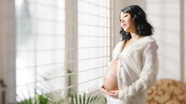 [Bintang] 8 Foto Maternity Rinni Wulandari yang Cantik dan Menawan