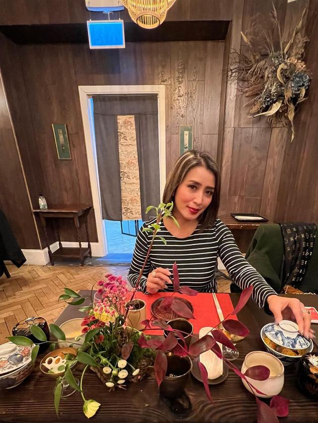 Jarang Terseorot, Ini 7 Potret Sendy Istri Dede Yusuf yang Punya Gaya Sosialita