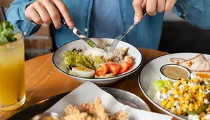 6 Ciri Orang yang Selalu Menghabiskan Makanan di Piring Menurut Psikologi