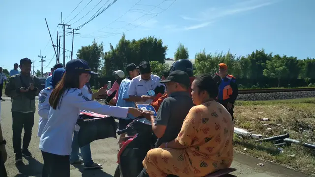 Cara Unik PT KAI Tekan Angka Kecelakaan di Perlintasan Kereta Api