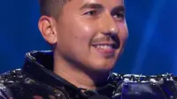 Juara dunia MotoGP tiga kali Jorge Lorenzo jadi salah satu kontestan The Masked Singer edisi Spanyol. (Twitter)