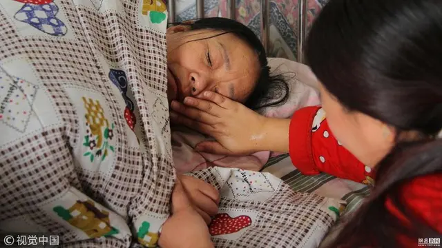 Walaupun menderita kanker, Li Lijuan tetap setia dan mengorbankan semuanya demi kepentingan anak-anaknya.