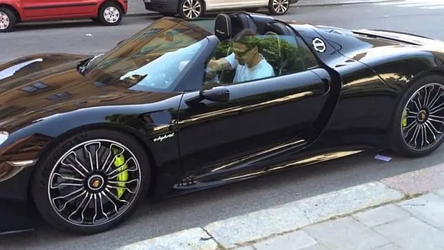 Zlatan Ibrahimovic - Porsche 918 Spyder (Rp 10 miliar)