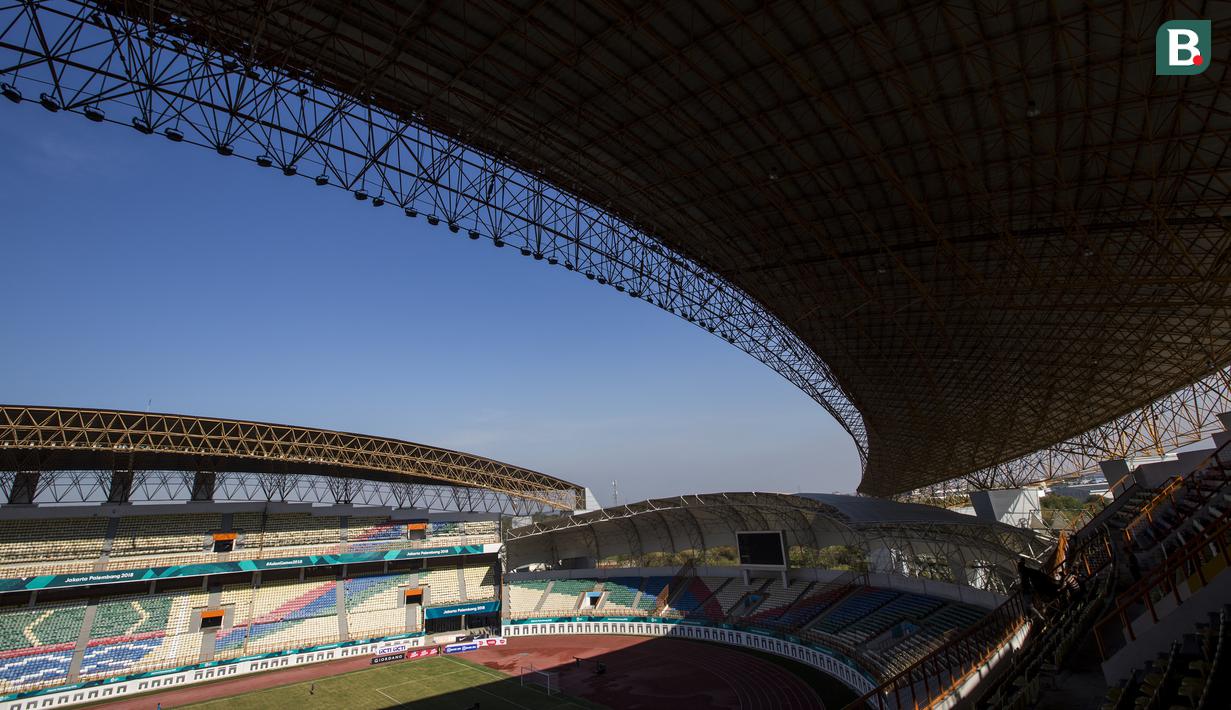 Suasana dari Stadion Wibawa Mukti di Cikarang, Jawa Barat, Senin (10/9/2018). Stadion dengan kapasitas 28.778 ini mulai digunakan sejak tahun 2014 lalu. (Bola.com/Vitalis Trisna)