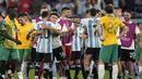 Hingga laga usai, skor 2-1 untuk kemenangan Argentina tetap bertahan dan meloloskan Tim Tango ke babak perempatfinal untuk berjumpa Belanda. (AP/Lee Jin-man)