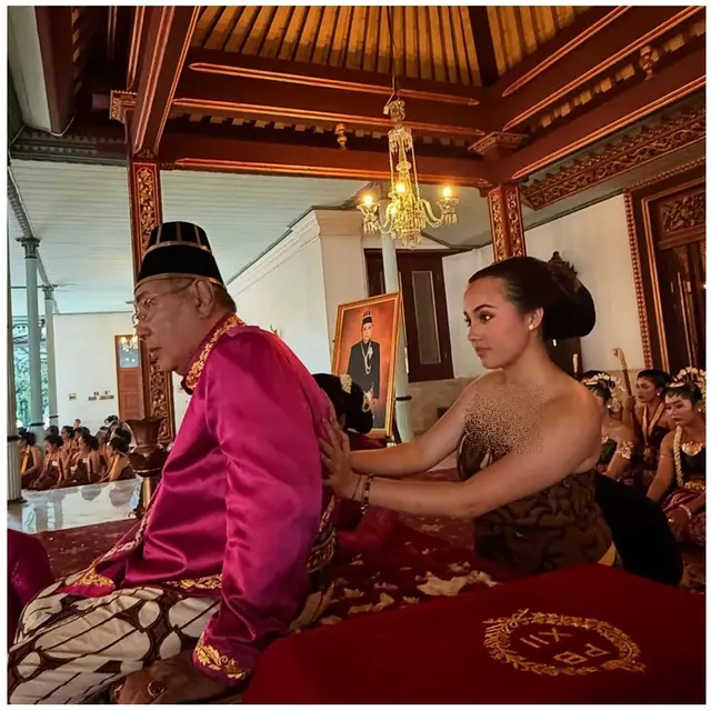 6 Pesona Shayna Lelyana Sriro Cucu Pakubuwono XIII, dari Keraton hingga Kampus Dunia