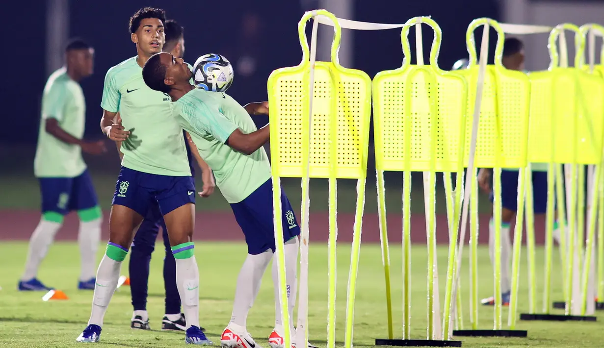 Inggris berhasil menyapu bersih dua pertandingan awal Grup C Piala Dunia U-17 2023. The Young Lions mampu memermak Kaldeonia Baru 10-0. Selepas itu, anak asuh Ryan Garry mengatasi Iran via skor 2-1. (Doc. LOC WCU17/BRY)
