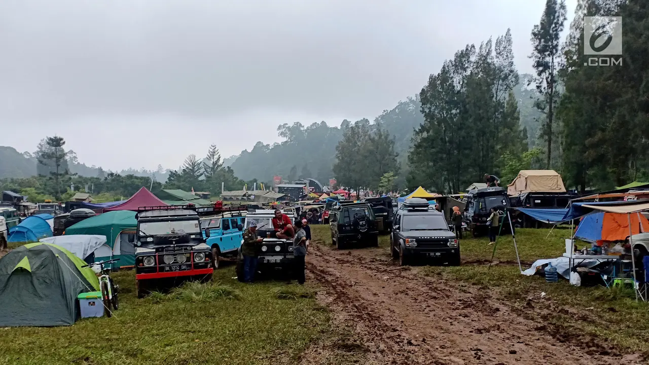 Pecinta dan Pemilik Land Rover Berkumpul di Kaki Gunung Gede Pangrango