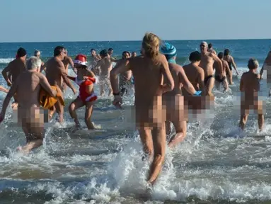 Kota Cap d’Agde di Perancis juga disebut kota telanjang. Di kota ini semua orang diberi kebebasan untuk tidak mengenakan sehelai benang pun saat bepergian. Mereka merasa seolah kembali dan menyatu dengan alam.(magnusmundi.com)