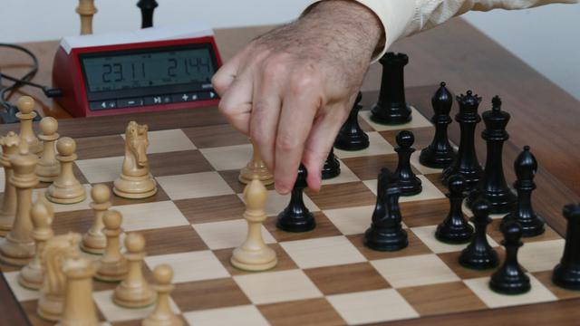 Ilustrasi bermain catur