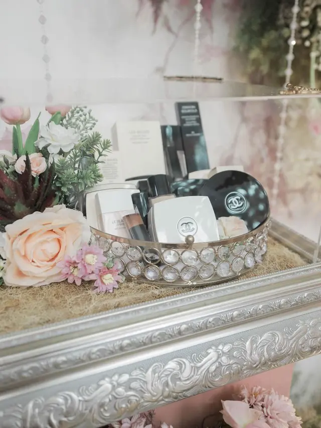 Acara lamaran selebgram Tasya Revina dengan kekasihnya Arjuna Dewanto Suryo Putro (https://www.instagram.com/p/CU4YNfQpSN4/)